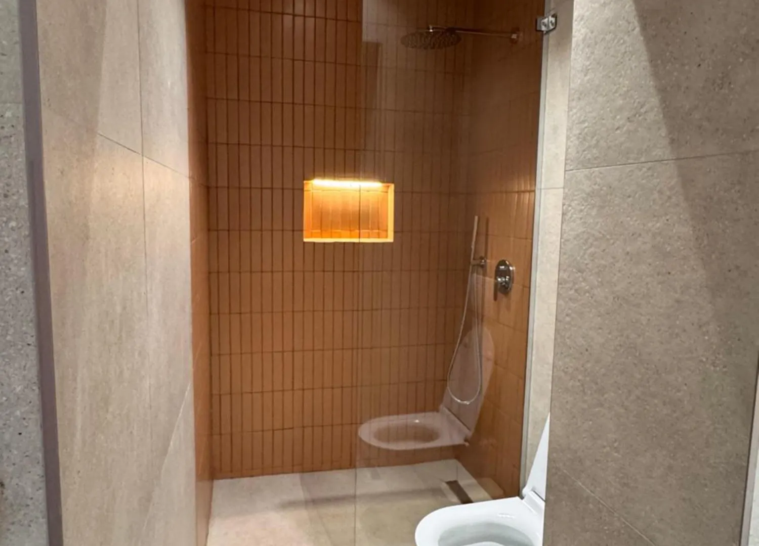 Chic Apt With New Bazaar View Tirana Appartement