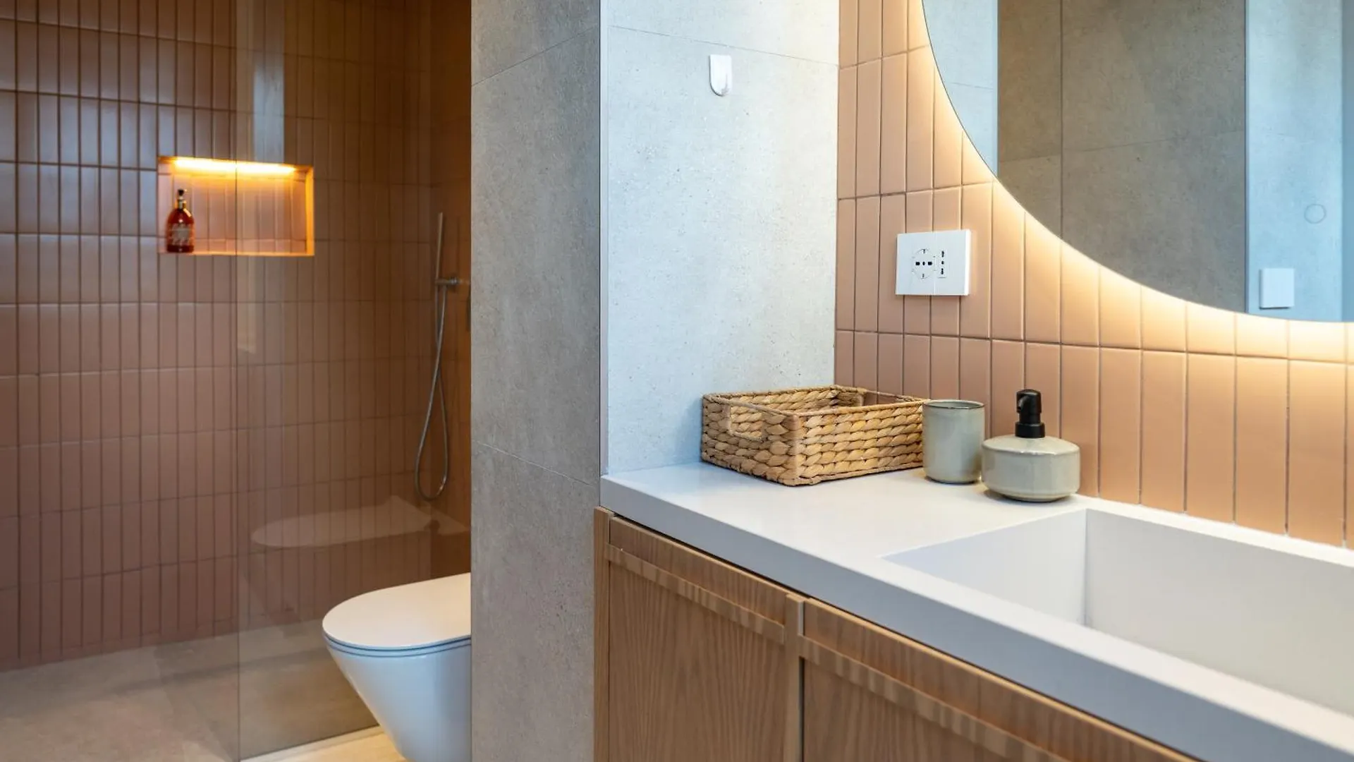 Chic Apt With New Bazaar View Tirana Albanie
