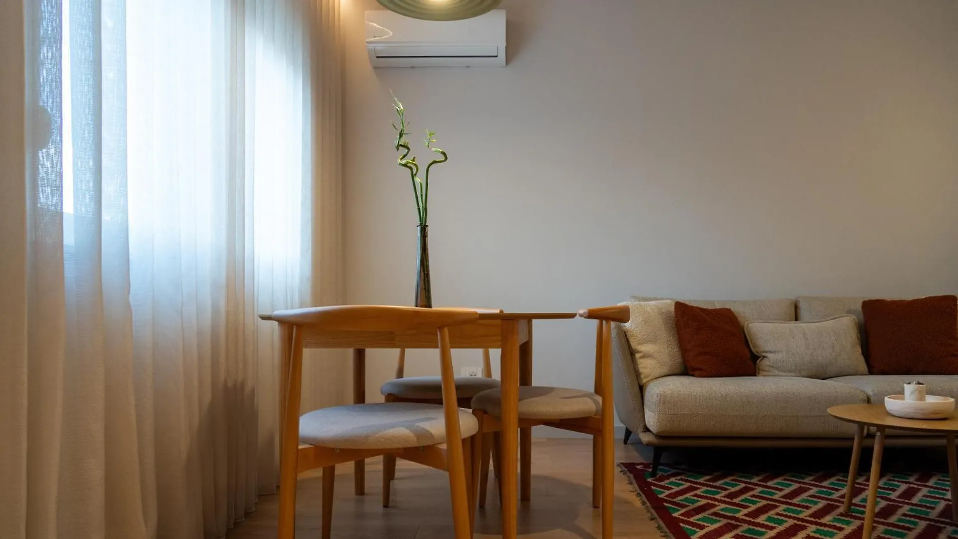Chic Apt With New Bazaar View Tirana 0*,