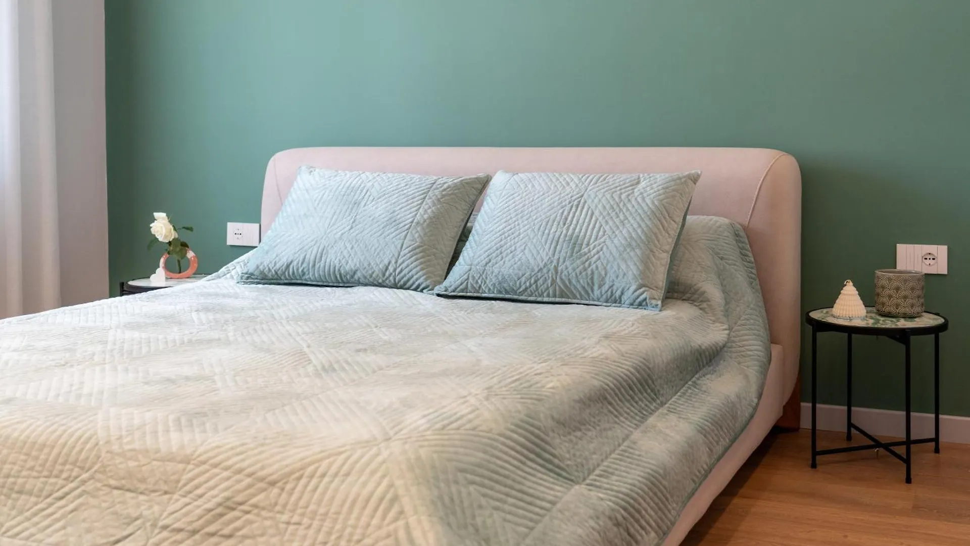 Chic Apt With New Bazaar View Tirana Appartement