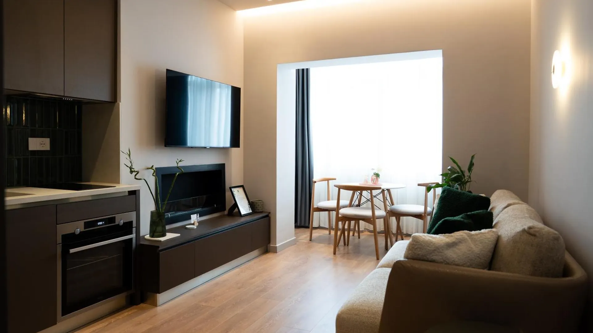 Chic Apt With New Bazaar View Tirana 0*,