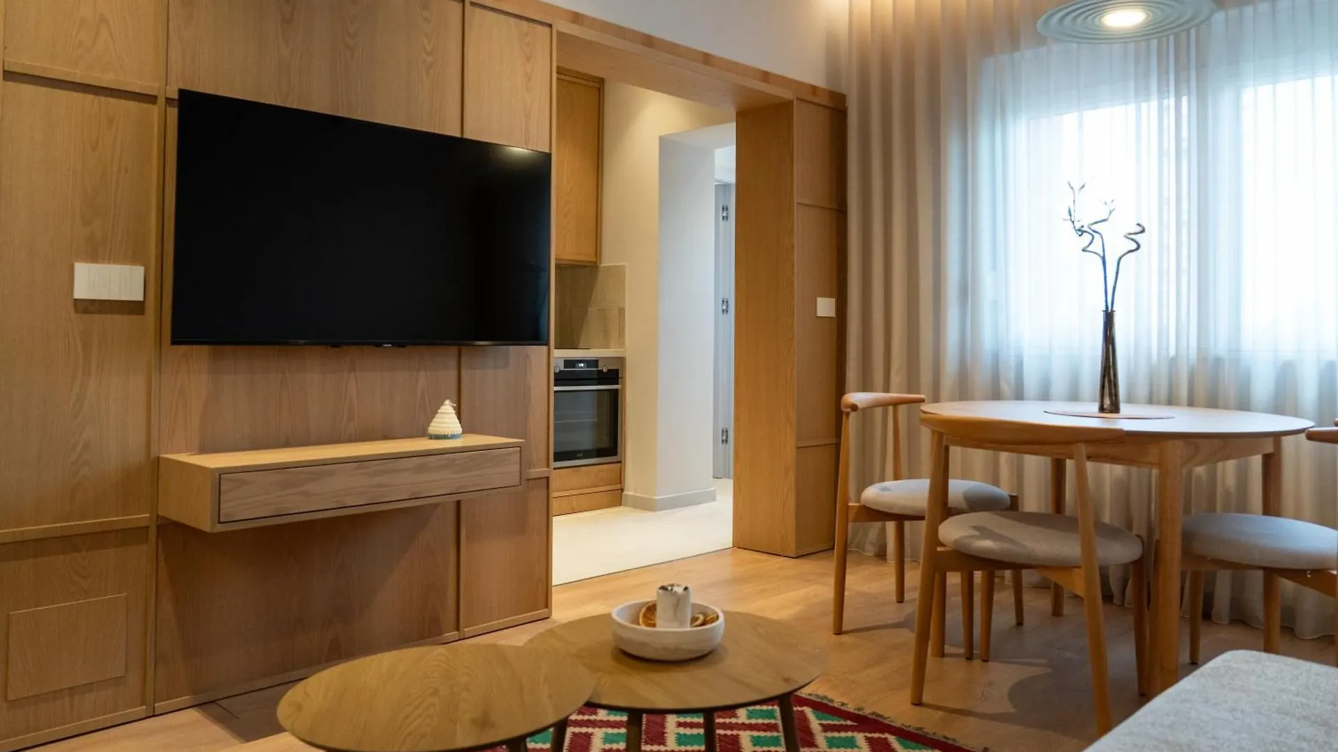 Chic Apt With New Bazaar View Tirana