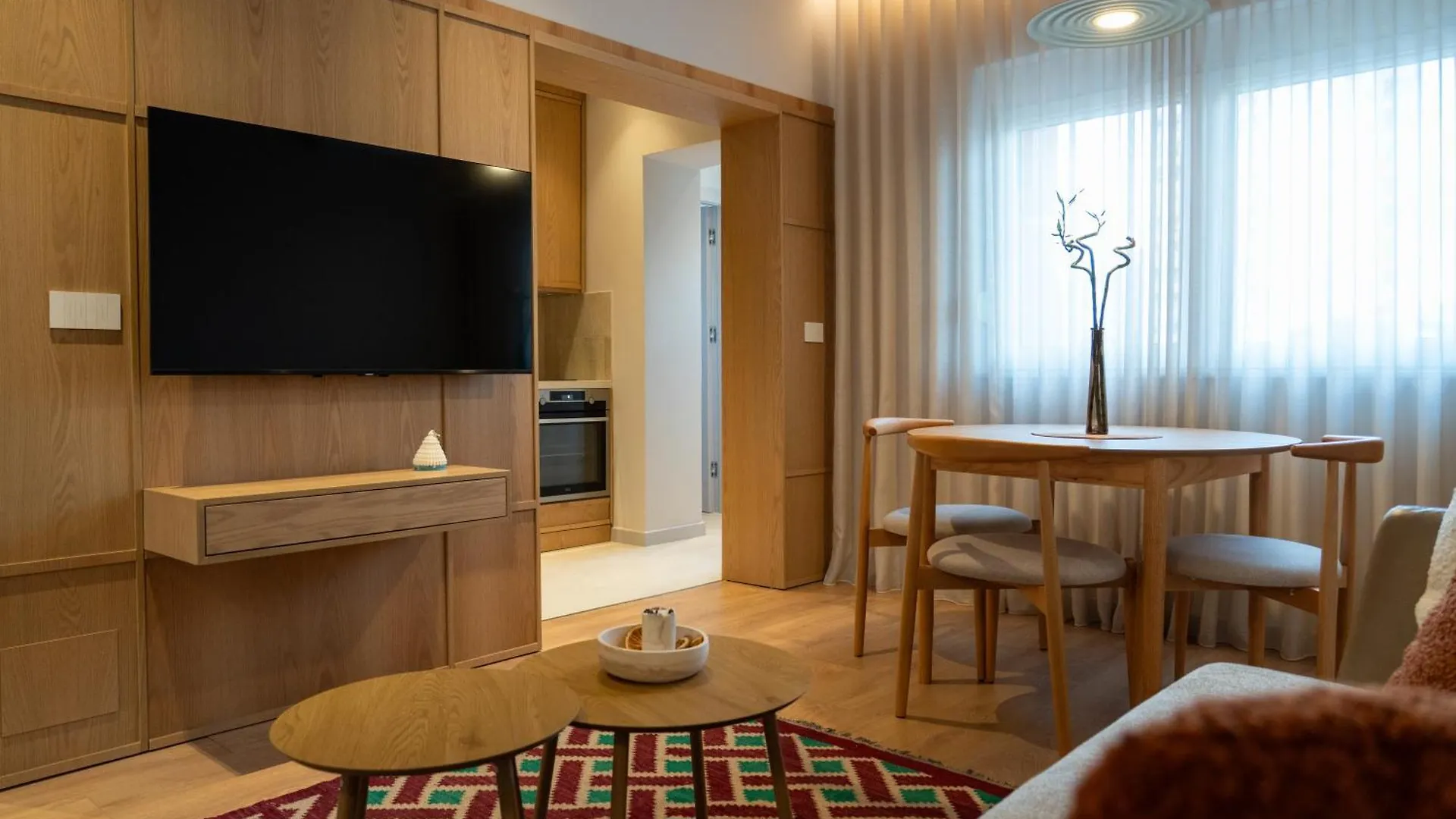 Chic Apt With New Bazaar View Tirana Appartement
