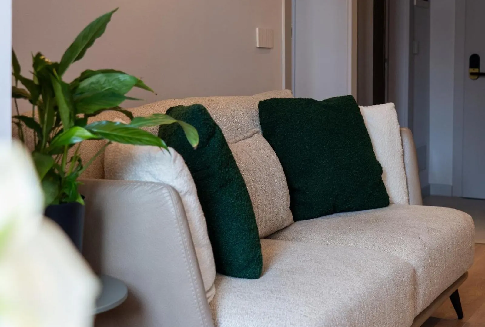 Chic Apt With New Bazaar View Tirana Appartement